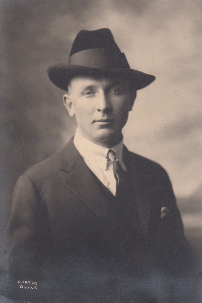 This image has an empty alt attribute; its file name is 2-1.jpg